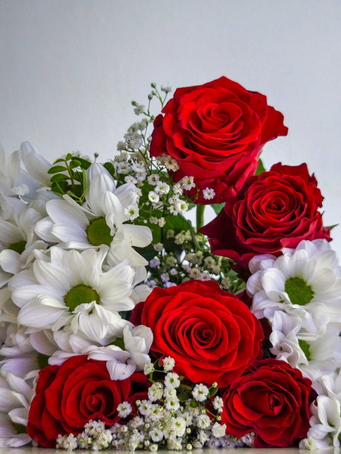 Mastering the First Impression: Your intriguing post title goes here Elegant bouquet with red roses, white daisies, and baby's breath, perfect for romantic occasions.